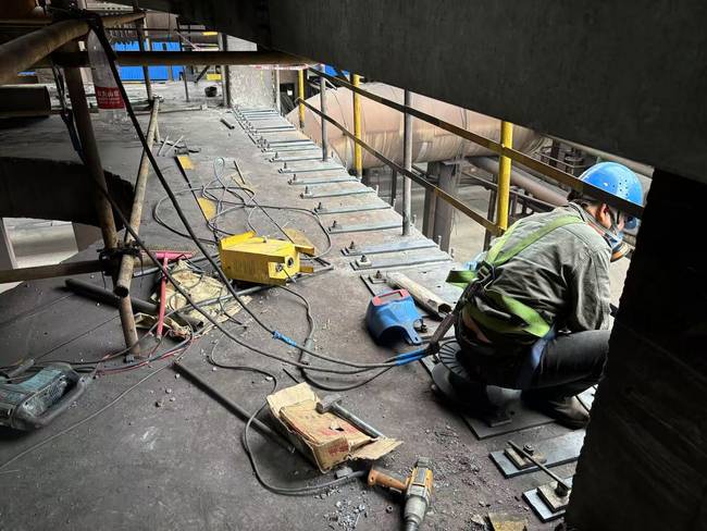 廠房加固改造中環(huán)氧樹脂灌注粘鋼加固的使用